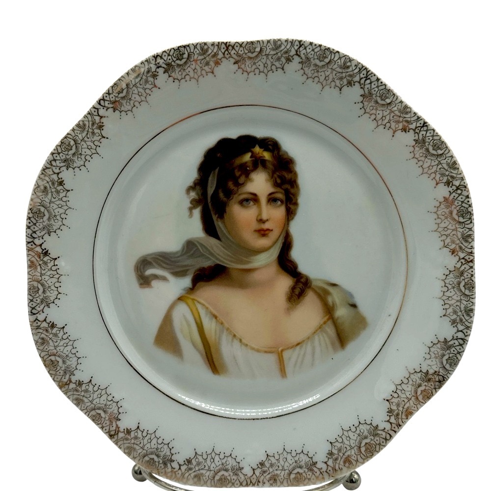 Antique Decretive Portrait Plate of Queen Louise Of Prussia